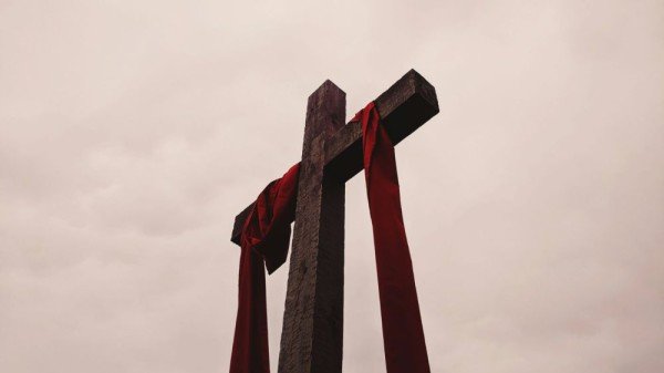 Lirik dan Chord Lagu "Yesus Hidup, Dia Bangkit" - Temukan Inspirasi Kekristenan Anda
