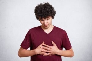 7 Alasan Mengapa Anda Muntahkan Berbentuk Busa, Apakah Ini Berbahaya?