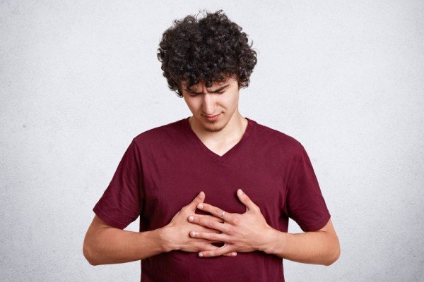 7 Alasan Mengapa Anda Muntahkan Berbentuk Busa, Apakah Ini Berbahaya?